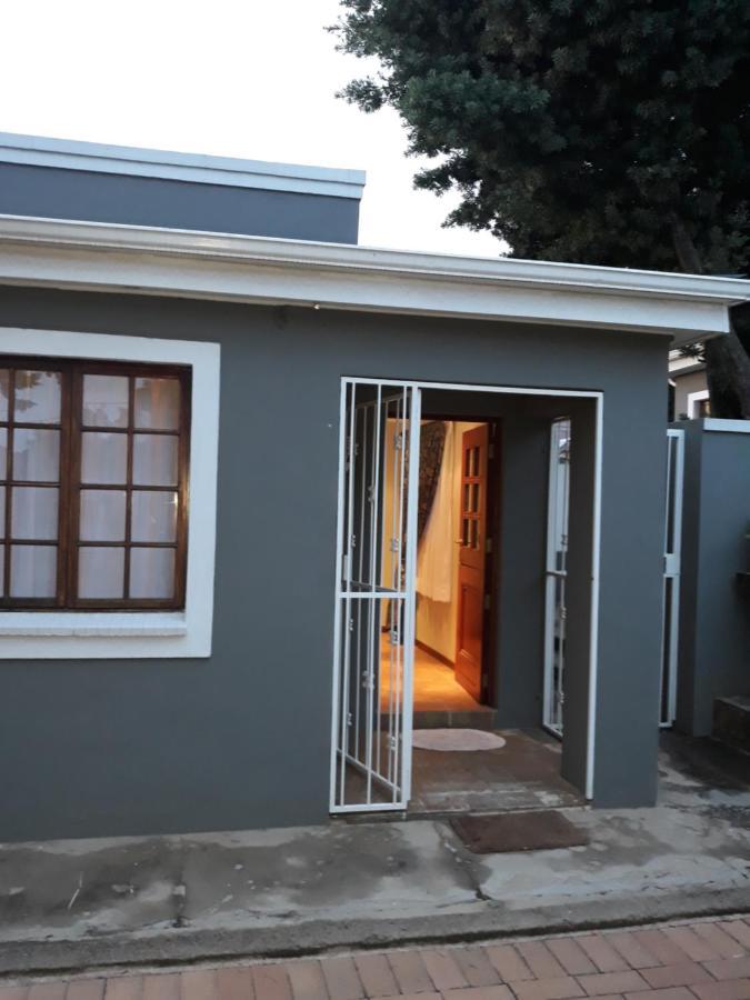 Fancy Pansy Apartment Germiston Ngoại thất bức ảnh